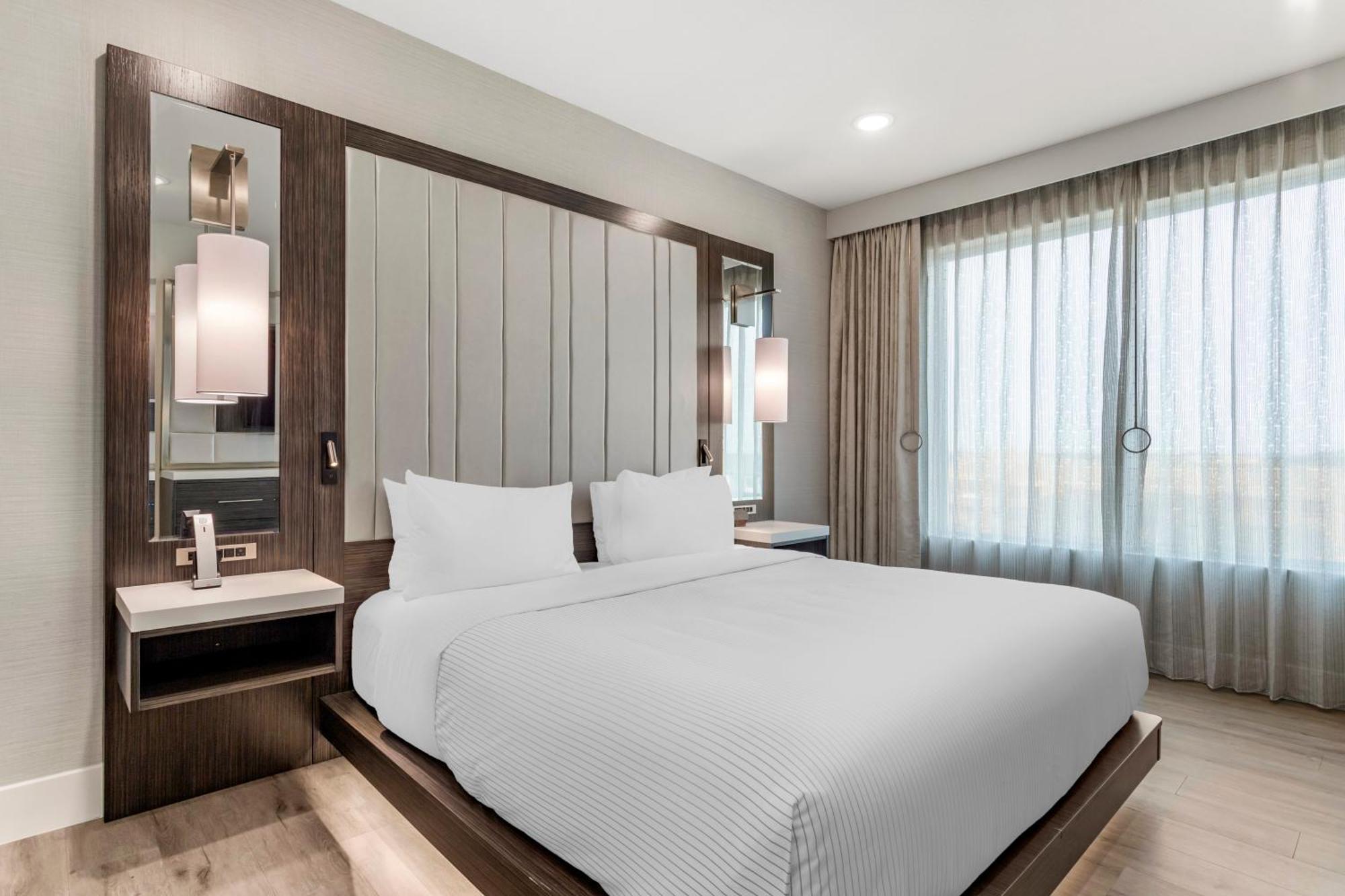 Cambria Hotel Austin Uptown Near The Domain Exterior photo