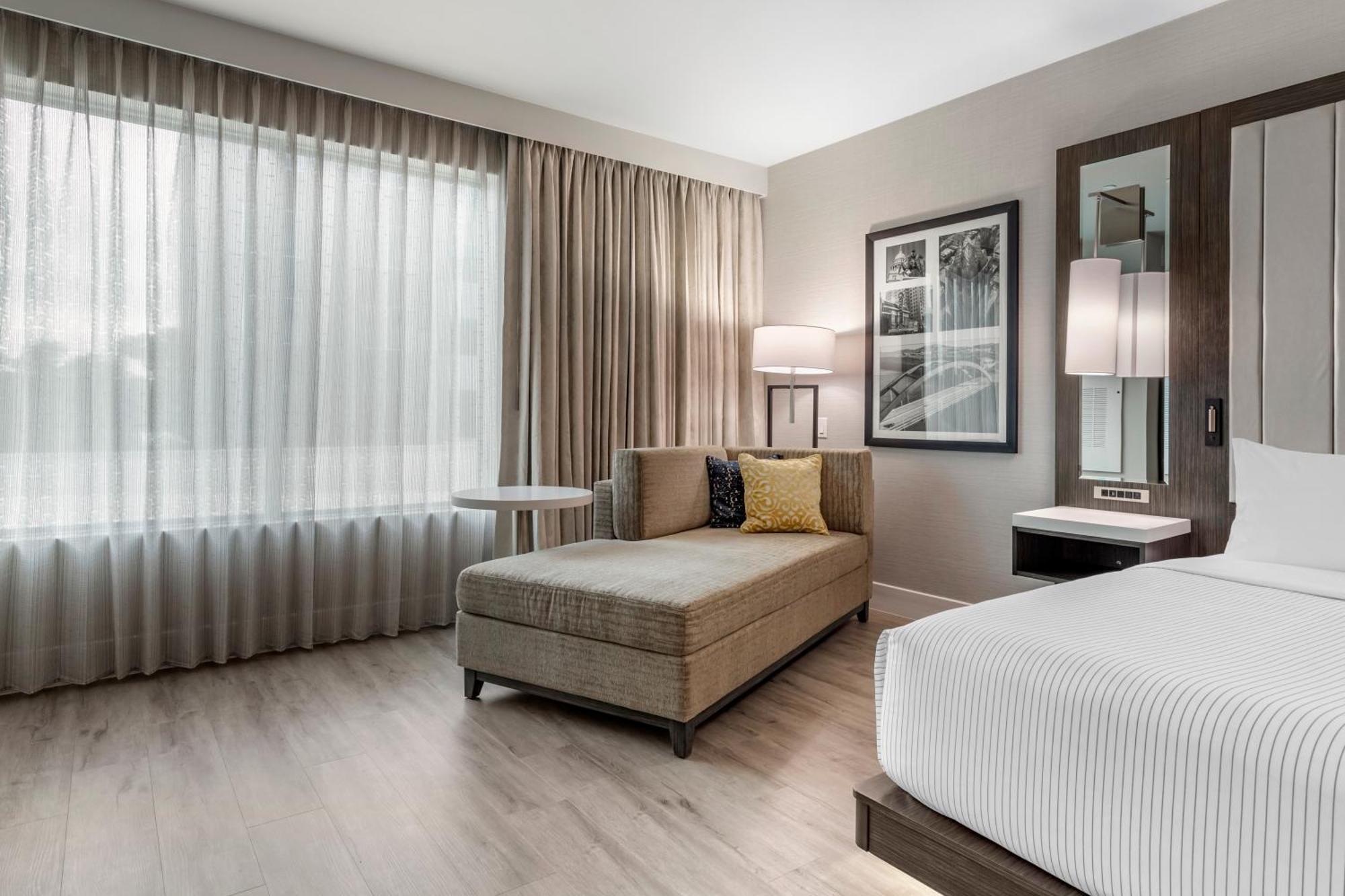 Cambria Hotel Austin Uptown Near The Domain Exterior photo