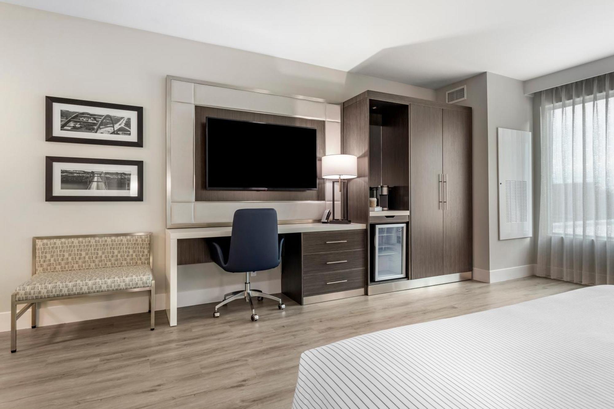 Cambria Hotel Austin Uptown Near The Domain Exterior photo