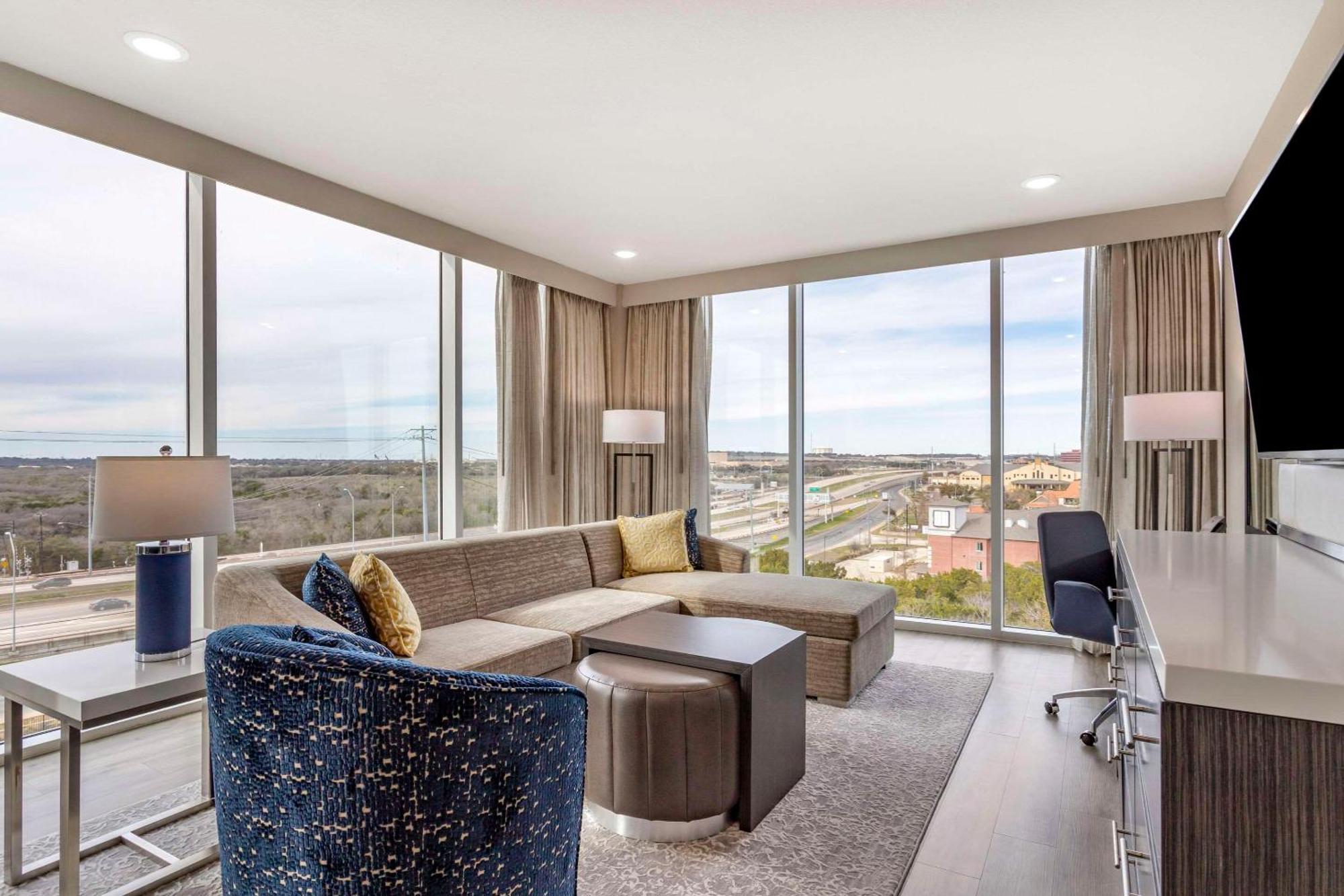 Cambria Hotel Austin Uptown Near The Domain Exterior photo