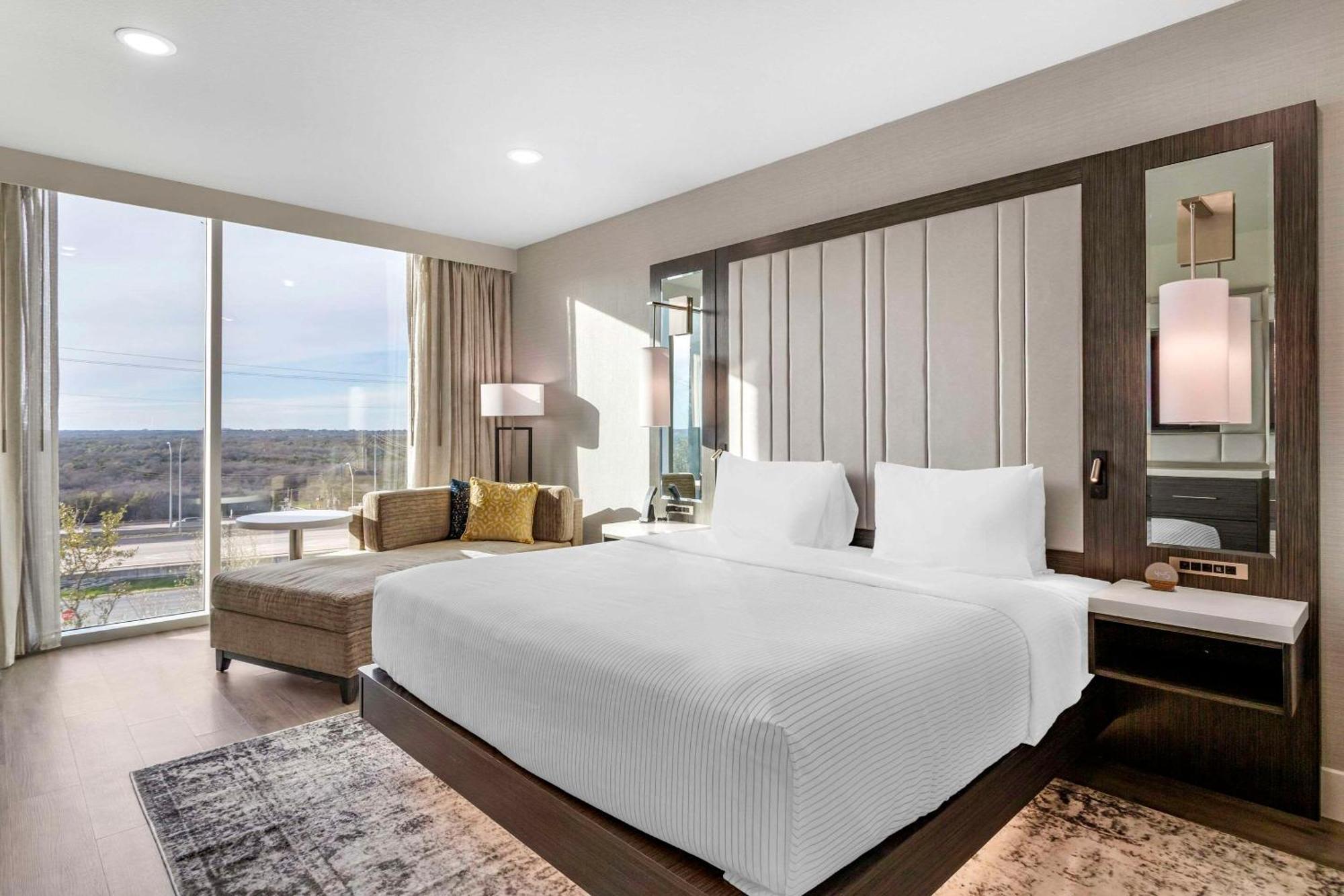 Cambria Hotel Austin Uptown Near The Domain Exterior photo