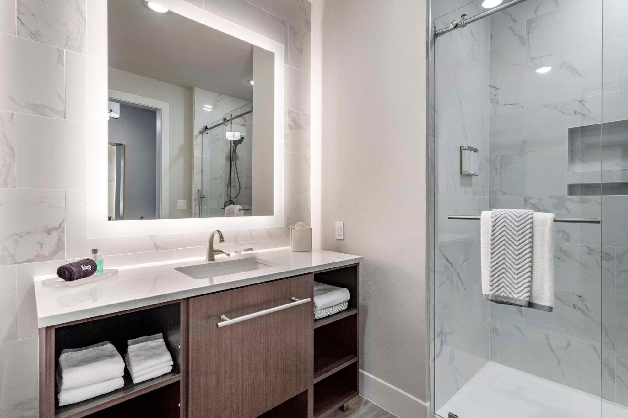 Cambria Hotel Austin Uptown Near The Domain Exterior photo