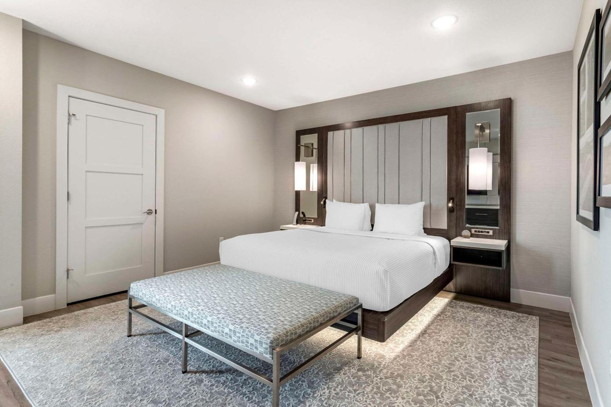 Cambria Hotel Austin Uptown Near The Domain Exterior photo