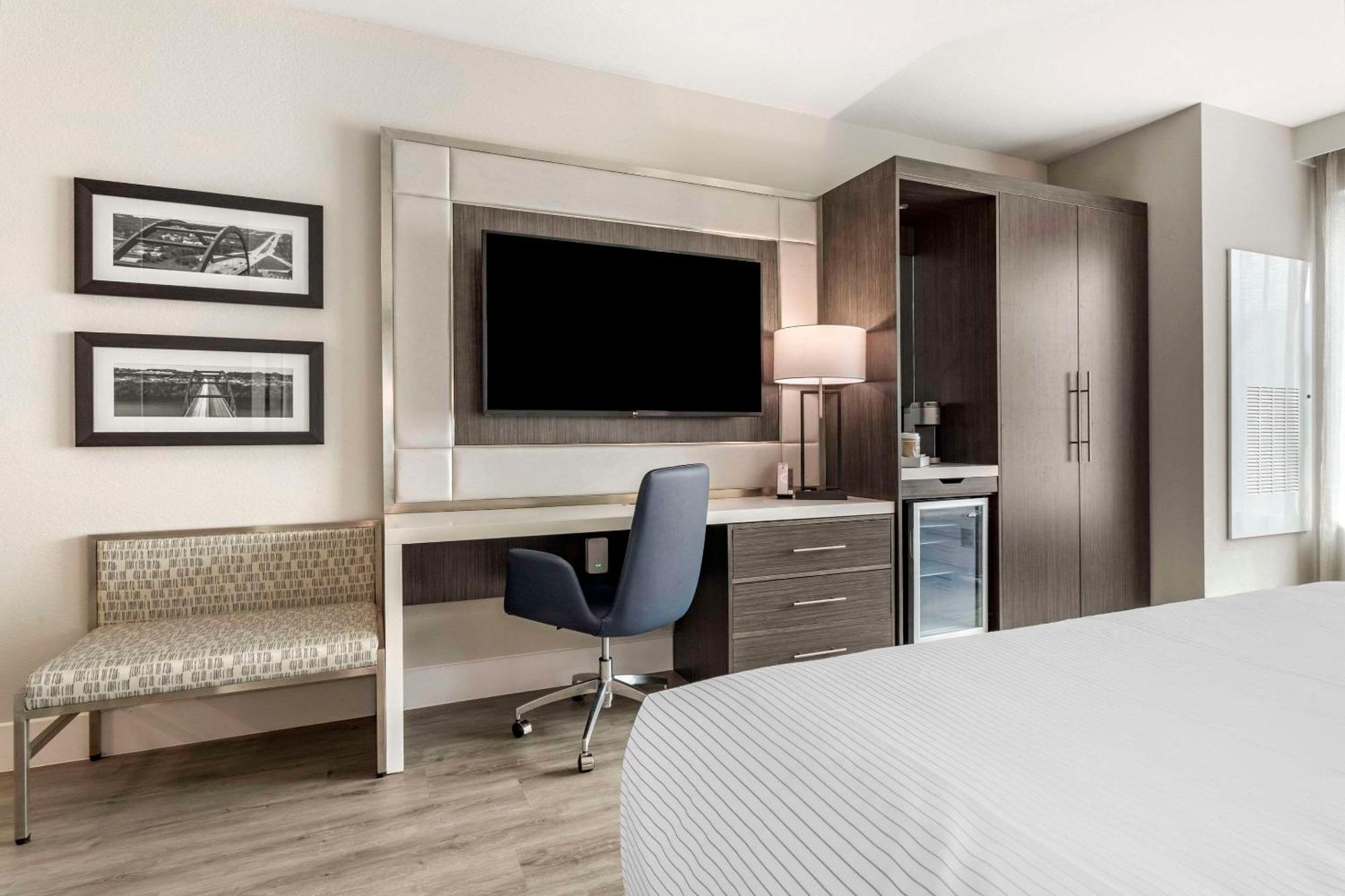 Cambria Hotel Austin Uptown Near The Domain Exterior photo